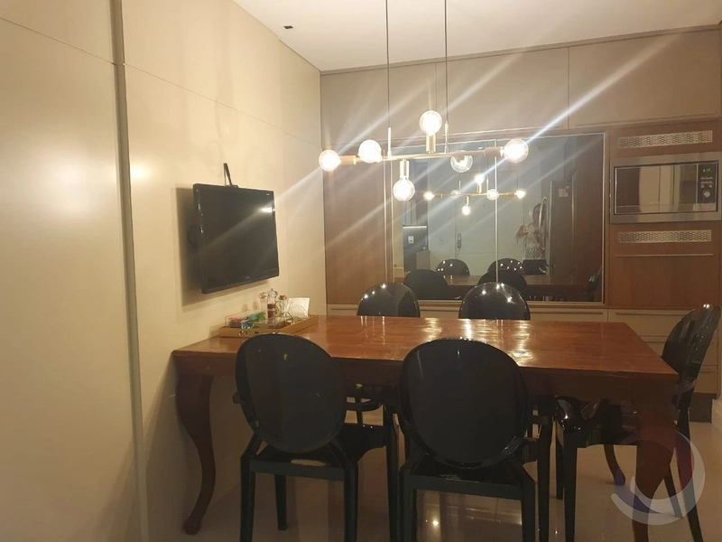 Apartamento na Beira Mar com 4 suítes, sendo 2 suítes e 4 vgs 221 m²: 14ª foto da galeria de imagens do imóvel