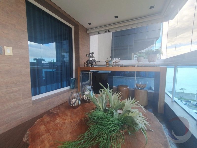 Apartamento na Beira Mar com 4 suítes, sendo 2 suítes e 4 vgs 221 m²: 11ª foto da galeria de imagens do imóvel