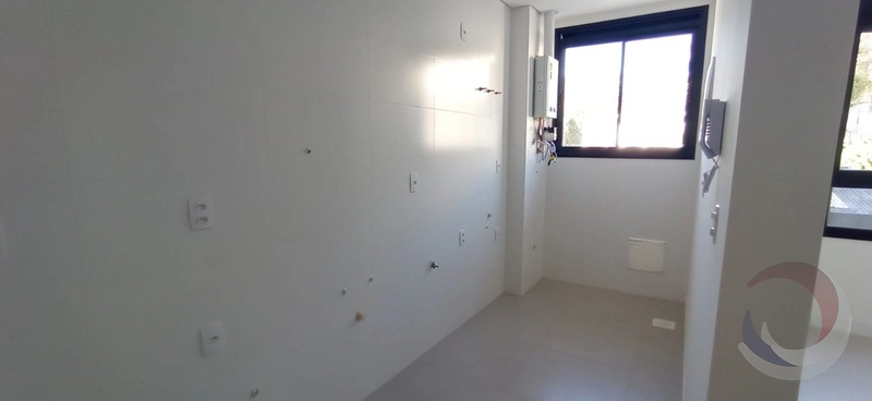 Apartamento na Carvoeira com 1dormitório e 1 vaga - 35m²: 4ª foto da galeria de imagens do imóvel