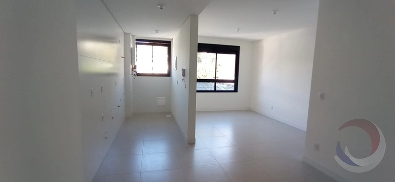 Apartamento na Carvoeira com 1dormitório e 1 vaga - 35m²: 3ª foto da galeria de imagens do imóvel