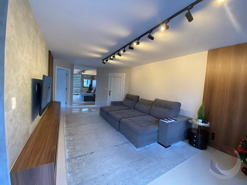 Apartamento no Centro com 3 dormitórios, sendo 1 suíte e 2 vagas: 1ª foto da galeria de imagens do imóvel