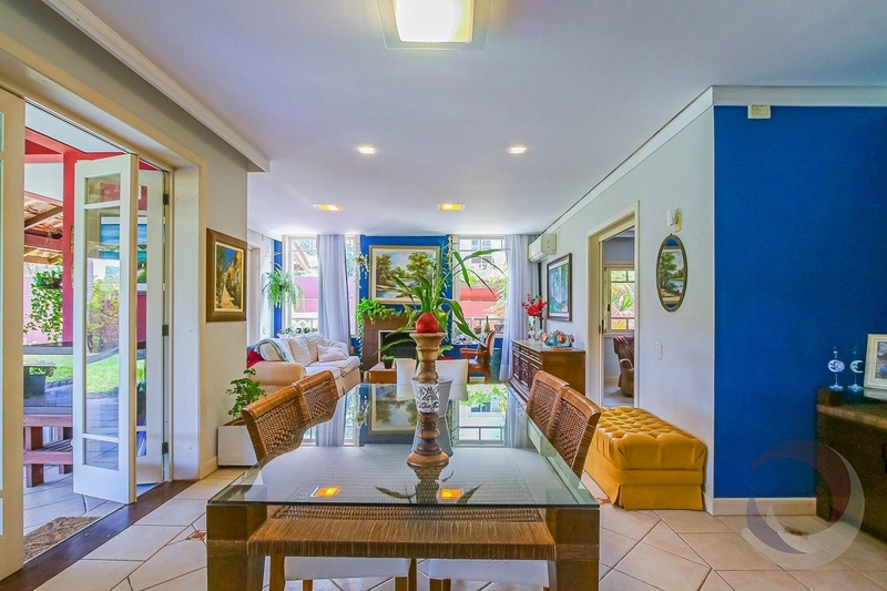 Casa na Lagoa da Conceição a venda com 5 dormitórios 3 suítes: 4ª foto da galeria de imagens do imóvel