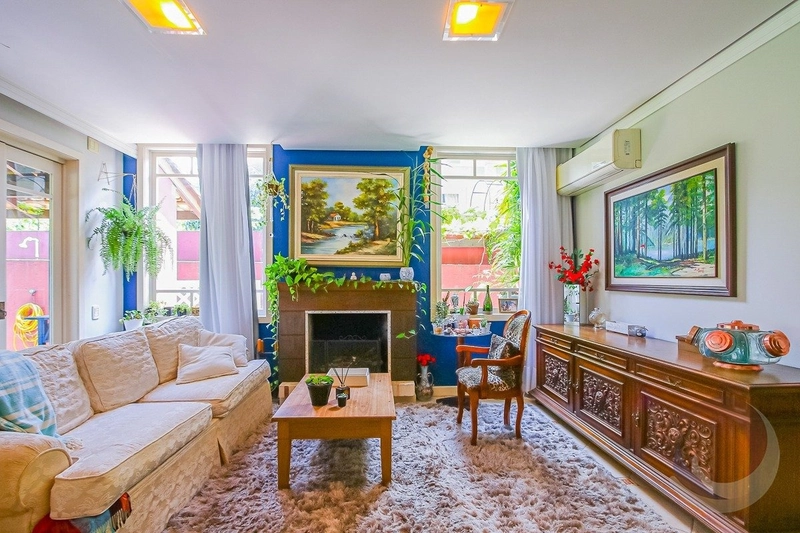 Casa na Lagoa da Conceição a venda com 5 dormitórios 3 suítes: 3ª foto da galeria de imagens do imóvel