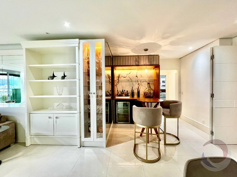 Apartamento em Coqueiros com 3 suítes 3 vagas Vista Mar: 20ª foto da galeria de imagens do imóvel