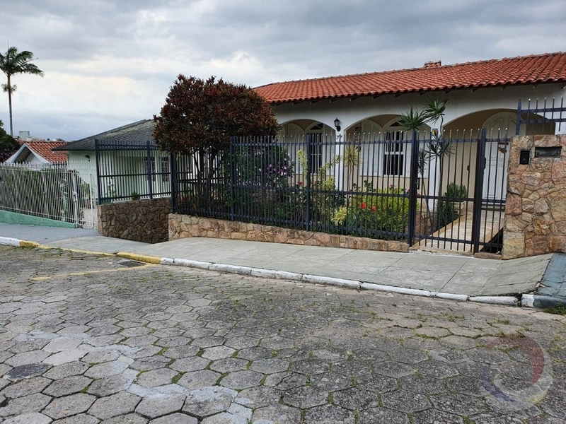 Casa à venda no Bom Abrigo com 5 quartos sendo 2 suítes e 4 vagas: 1ª foto da galeria de imagens do imóvel