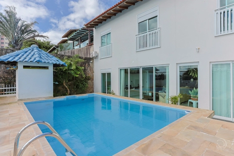 Casa à venda no Bom Abrigo  com 5 quartos sendo 2 suítes e 4 vagas: 1ª foto da galeria de imagens do imóvel