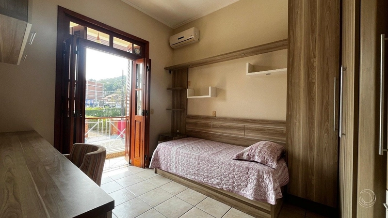 Casa residencial no Bairro Córrego Grande com 04 dormitórios 1 suíte: 17ª foto da galeria de imagens do imóvel
