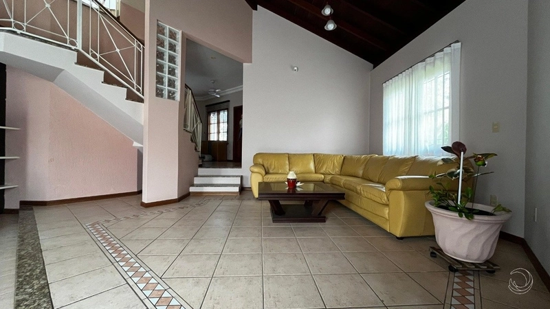 Casa residencial no Bairro Córrego Grande com 04 dormitórios 1 suíte: 33ª foto da galeria de imagens do imóvel