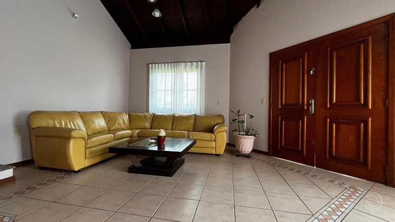 Casa residencial no Bairro Córrego Grande com 04 dormitórios 1 suíte: 4ª foto da galeria de imagens do imóvel
