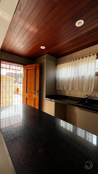 Casa residencial no Bairro Córrego Grande com 04 dormitórios 1 suíte: 12ª foto da galeria de imagens do imóvel
