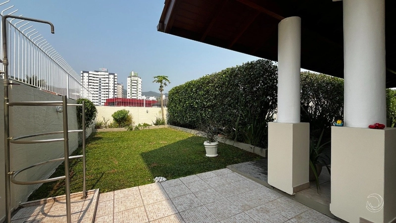 Casa residencial no Bairro Córrego Grande com 04 dormitórios 1 suíte: 38ª foto da galeria de imagens do imóvel