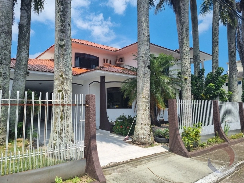 Casa no Caríanos a venda com 4 quartos 1 suíte e 4 vagas - 270 m²: 1ª foto da galeria de imagens do imóvel