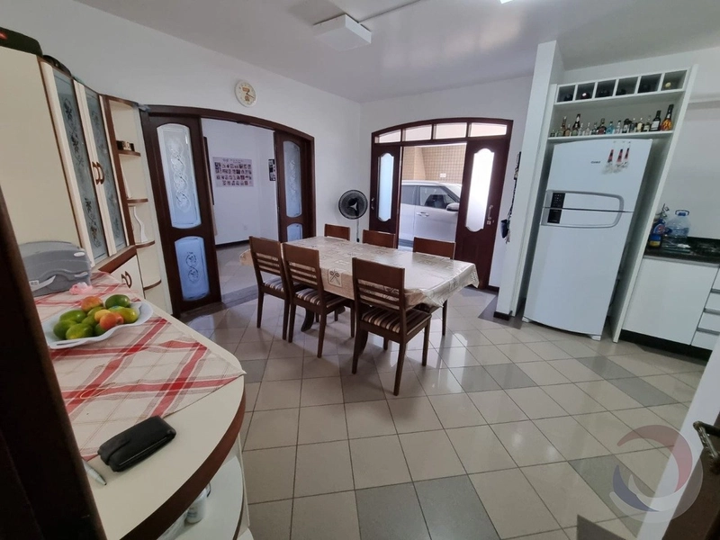 Casa no Caríanos a venda com 4 quartos 1 suíte e 4 vagas - 270 m²: 2ª foto da galeria de imagens do imóvel