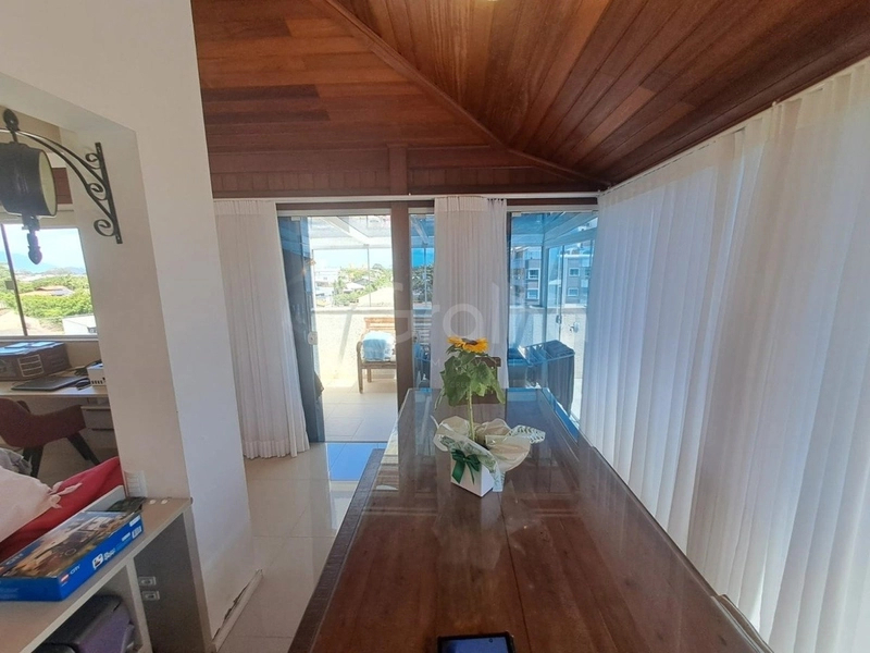 Cobertura no Campeche com 3 dormitórios sendo 1 suíte e 2 vagas: 4ª foto da galeria de imagens do imóvel