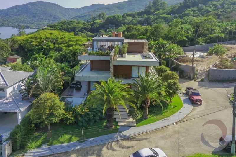 Magnífica Casa em condomínio fechado na Lagoa com 3 suítes e 4 vagas: 2ª foto da galeria de imagens do imóvel
