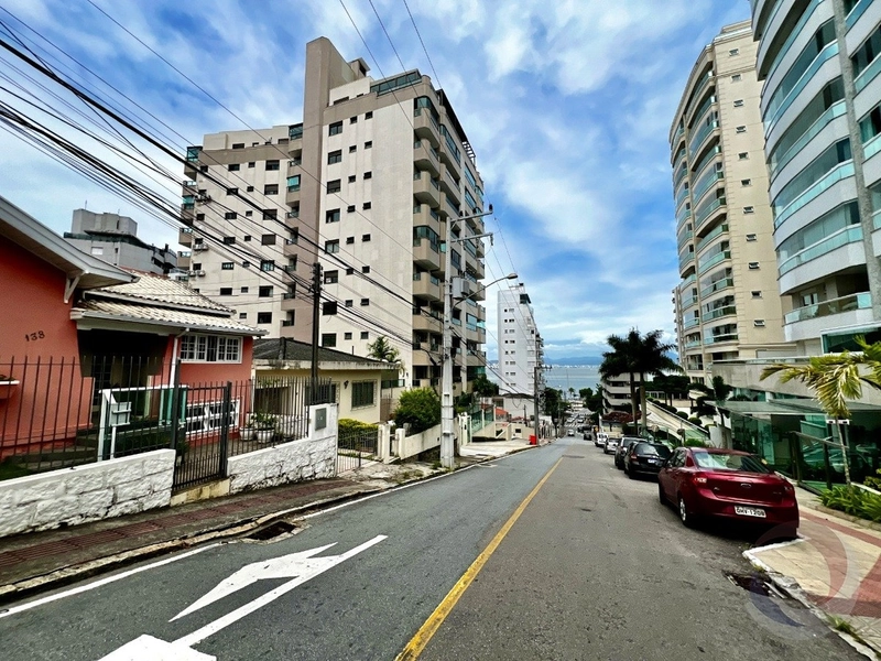 Apartamento na Agronômica com 2 dormitórios, sendo 1 suíte e 2 vagas: 28ª foto da galeria de imagens do imóvel