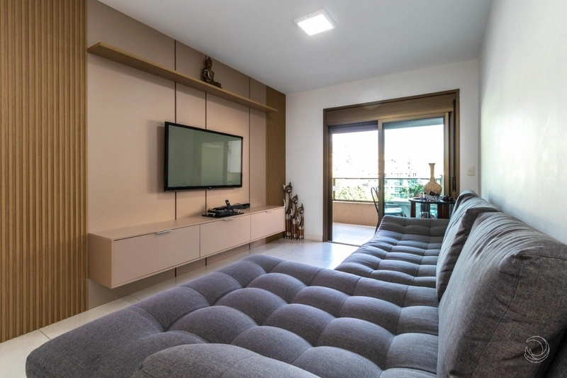 Apartamento na Agronômica com 2 dormitórios, sendo 1 suíte e 2 vagas: 3ª foto da galeria de imagens do imóvel