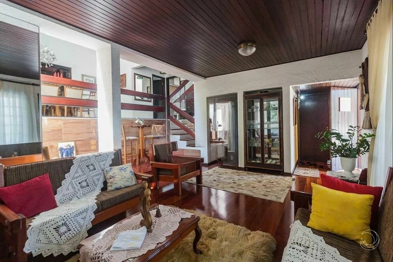 Casa no Itaguaçu a venda com 4 dormitórios sendo 2 suítes 2 vagas: 3ª foto da galeria de imagens do imóvel