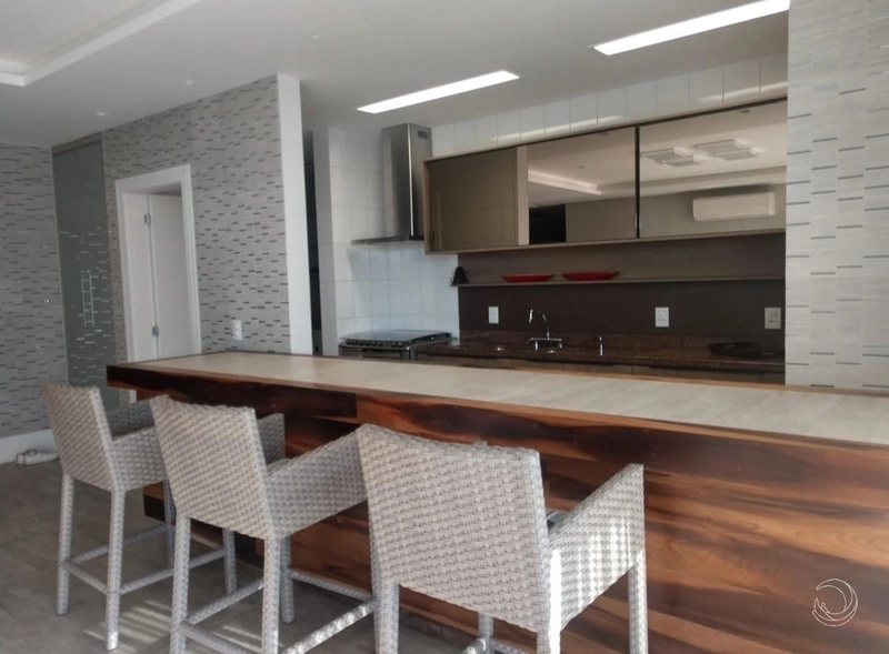 Apartamento na Cachoeira do Bom Jesus com 4 suítes e 3 vagas - 224m²: 16ª foto da galeria de imagens do imóvel
