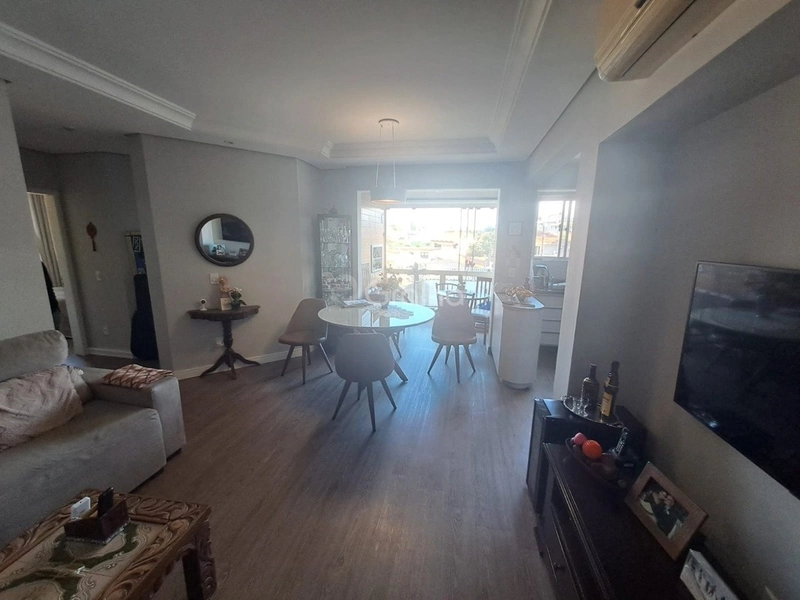 Apartamento em Coqueiros com 2 dormitórios, sendo 1 suítes e 1 vaga: 1ª foto da galeria de imagens do imóvel