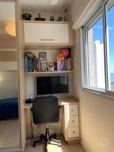 Apartamento na Agronômica com 2 dormitórios, sendo 1 suíte e 2 vagas: 10ª foto da galeria de imagens do imóvel