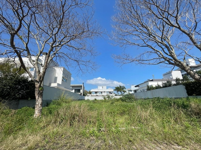 Terreno a venda em Jurere internacional 775m² de área: 1ª foto da galeria de imagens do imóvel
