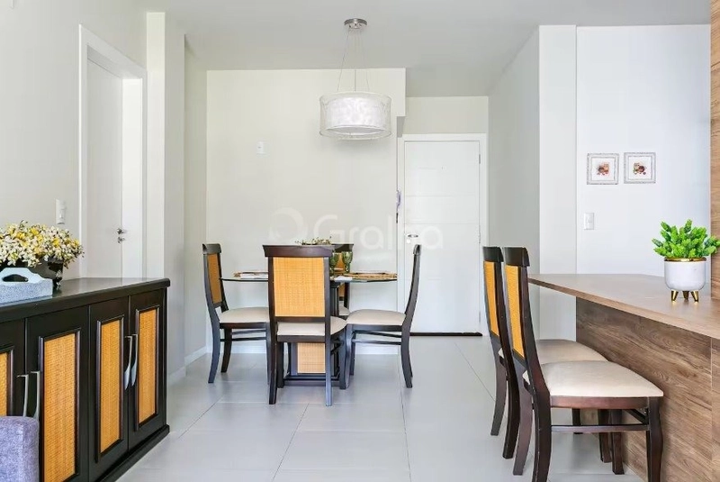 Apartamento no Saco Grande com 2 dormitórios 1 suíte e 2 vagas: 3ª foto da galeria de imagens do imóvel