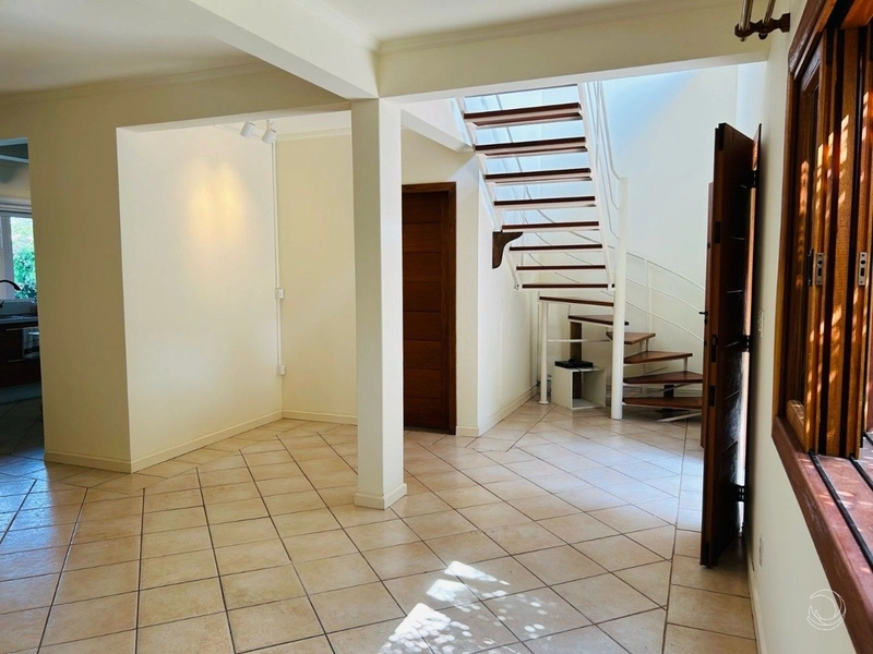 Casa no Campeche com 5 dormitórios, sendo 1 suíte e 4 banheiros: 7ª foto da galeria de imagens do imóvel