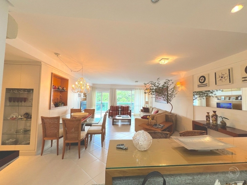 Apartamento na Beira Mar com 3 dormitórios, sendo 3 suítes e 2 vagas: 9ª foto da galeria de imagens do imóvel
