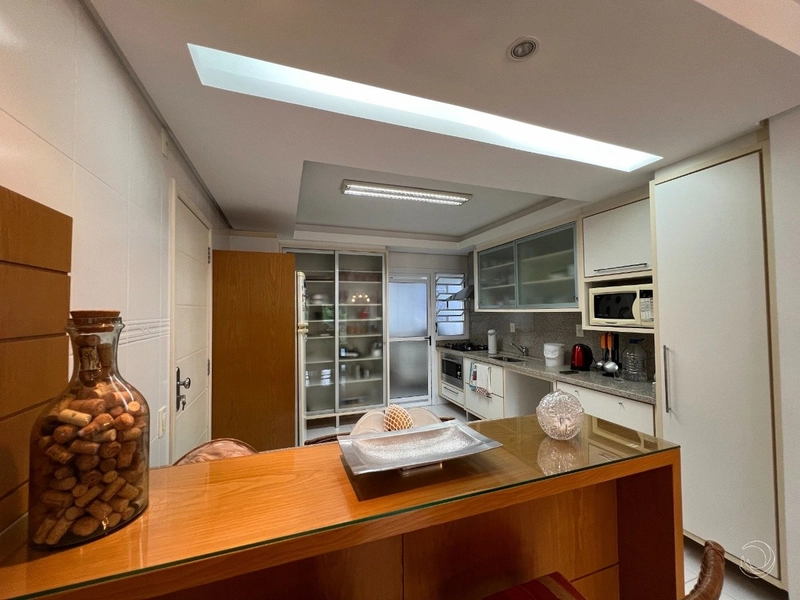 Apartamento na Beira Mar com 3 dormitórios, sendo 3 suítes e 2 vagas: 13ª foto da galeria de imagens do imóvel