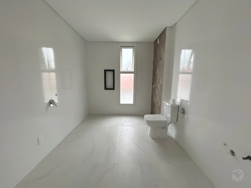 Casa residencial no Córrego Grande com 3 suítes e 3 vagas: 8ª foto da galeria de imagens do imóvel