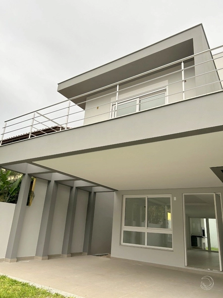 Casa residencial no Córrego Grande com 3 suítes e 3 vagas: 2ª foto da galeria de imagens do imóvel