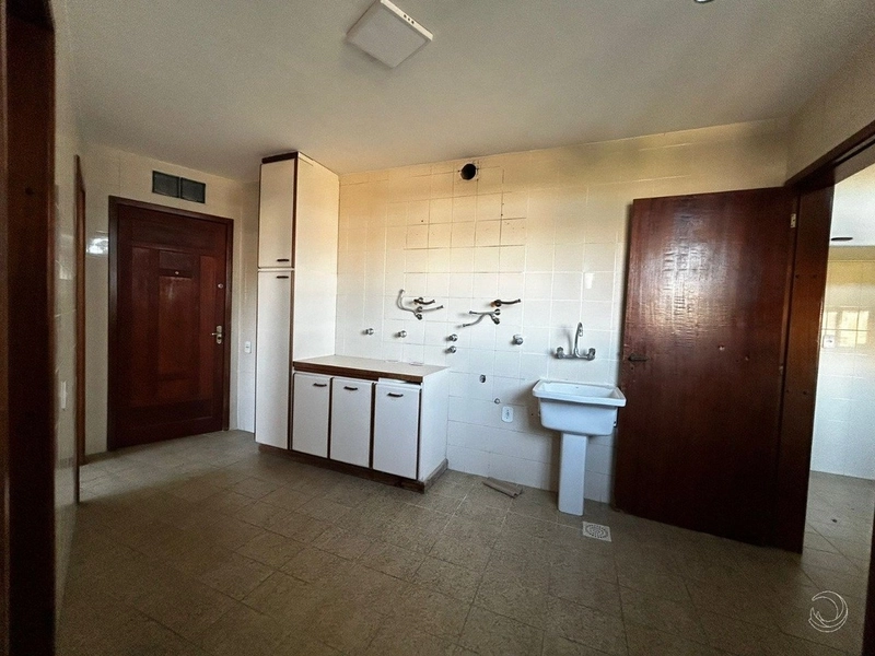 Apartamento na Agronômica Com 4 dormitórios, sendo 03 suíte e 3 vagas: 16ª foto da galeria de imagens do imóvel