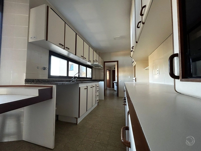 Apartamento na Agronômica Com 4 dormitórios, sendo 03 suíte e 3 vagas: 11ª foto da galeria de imagens do imóvel