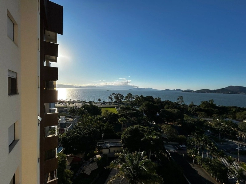 Apartamento na Agronômica Com 4 dormitórios, sendo 03 suíte e 3 vagas: 30ª foto da galeria de imagens do imóvel