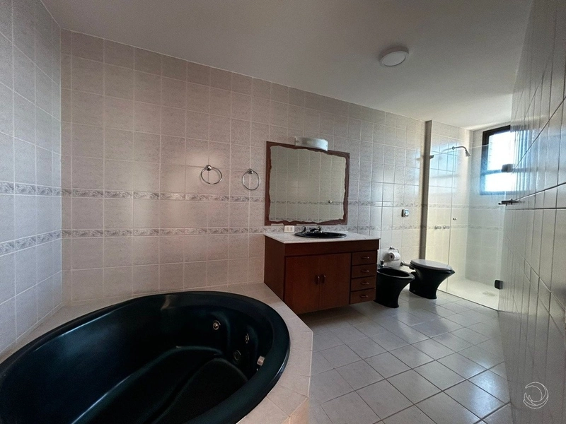 Apartamento na Agronômica Com 4 dormitórios, sendo 03 suíte e 3 vagas: 33ª foto da galeria de imagens do imóvel