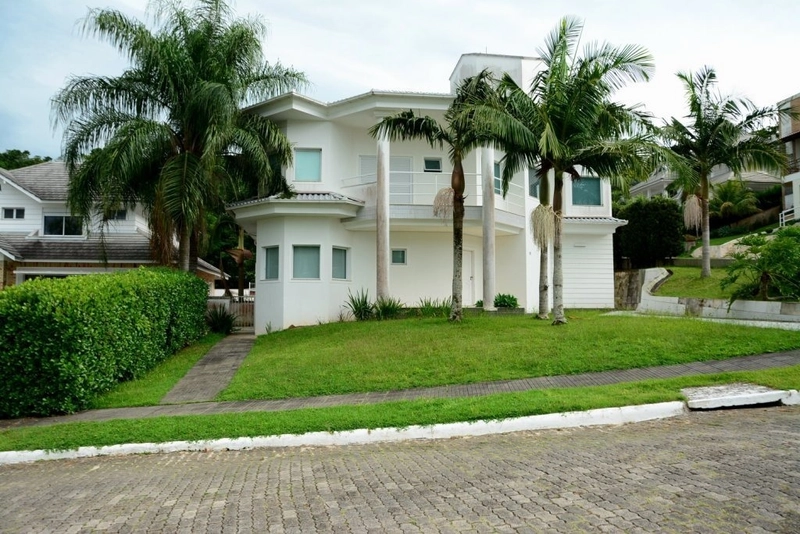Linda Casa em Cacupé em Condomínio fechado com 4 suítes: 1ª foto da galeria de imagens do imóvel