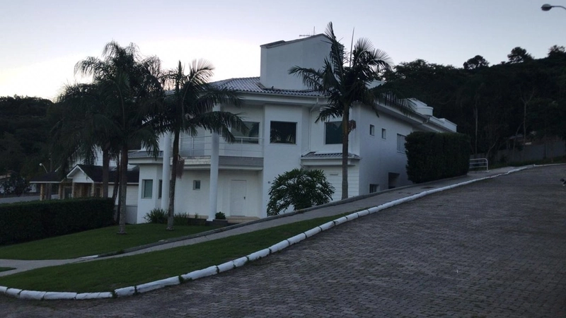 Linda Casa em Cacupé em Condomínio fechado com 4 suítes: 18ª foto da galeria de imagens do imóvel
