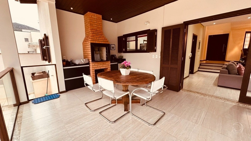 Casa no Córrego Grande com 4 dormitórios sendo 1 suíte - 220 m²: 22ª foto da galeria de imagens do imóvel