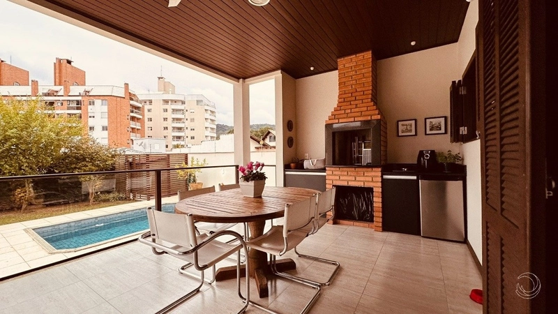 Casa no Córrego Grande com 4 dormitórios sendo 1 suíte - 220 m²: 10ª foto da galeria de imagens do imóvel