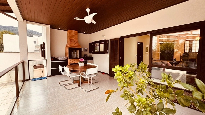 Casa no Córrego Grande com 4 dormitórios sendo 1 suíte - 220 m²: 8ª foto da galeria de imagens do imóvel