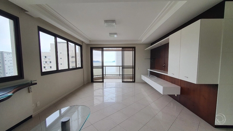 Apartamento na agronômica com 3 dormitórios, sendo 1 suíte e 1 vaga: 1ª foto da galeria de imagens do imóvel