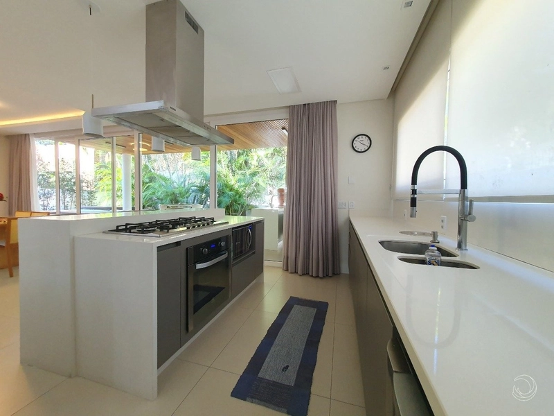 Casa residencial em condomínio fechado com 4 dorm. sendo 4 suítes: 5ª foto da galeria de imagens do imóvel