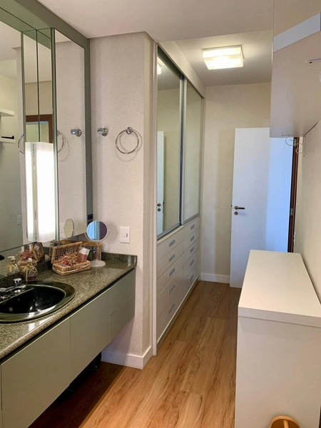 Apartamento na Beira Mar com 4 dormitórios 2 suítes e 2 vagas -236 m²: 12ª foto da galeria de imagens do imóvel