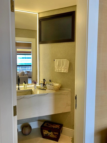 Apartamento na Beira Mar com 4 dormitórios 2 suítes e 2 vagas -236 m²: 23ª foto da galeria de imagens do imóvel