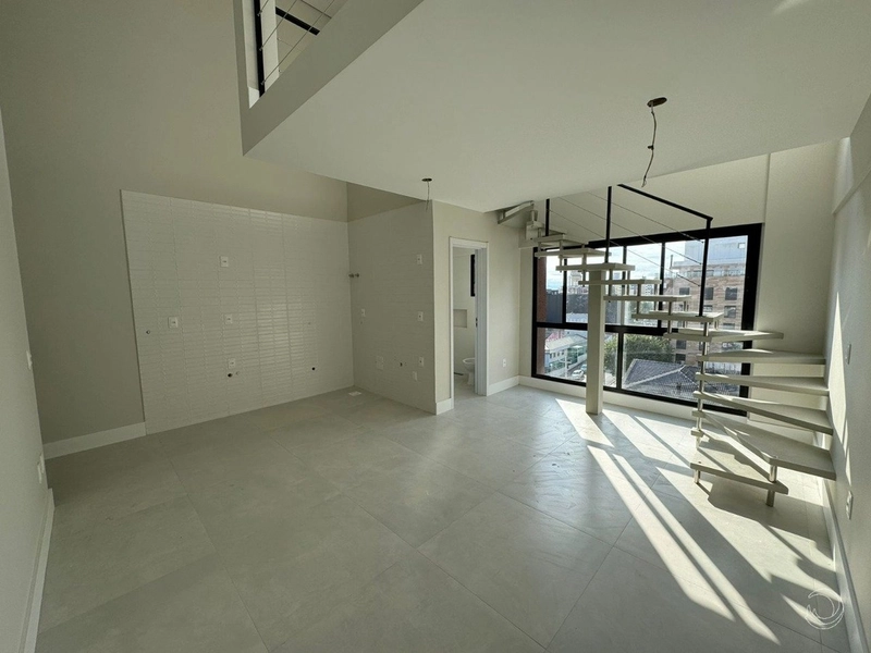 Apartamento Duplex no Centro com 1 dormitório 1 suíte e 1 vaga: 1ª foto da galeria de imagens do imóvel