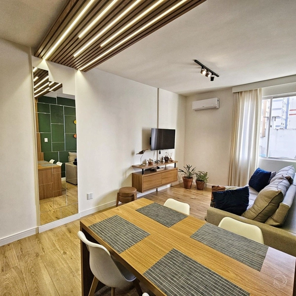 Apartamento no Centro com 2 dormitórios e 1 vaga - 45m²: 2ª foto da galeria de imagens do imóvel