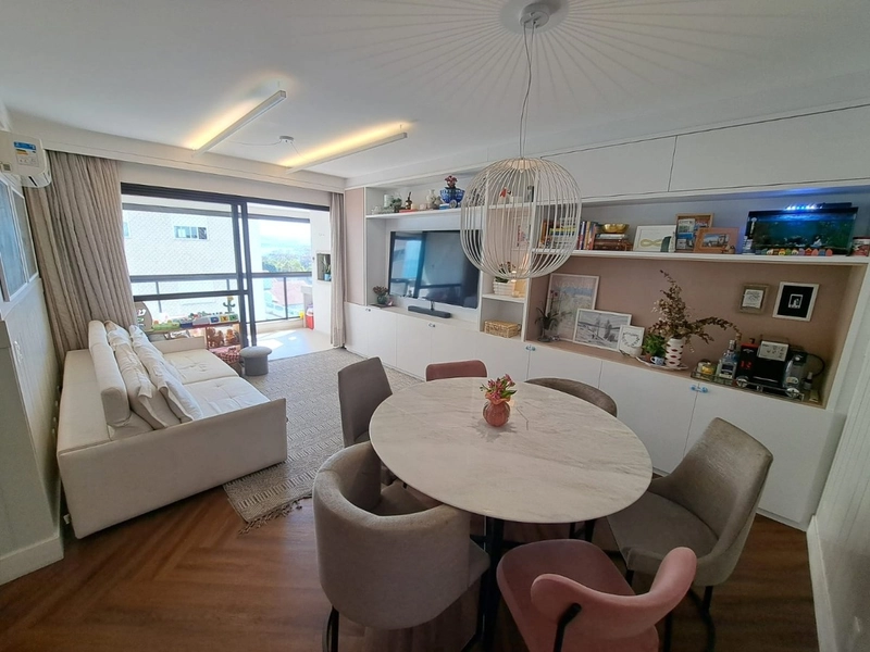 Apartamento no Balneário com 3 dormitórios, sendo 1 suíte e 1 vaga: 1ª foto da galeria de imagens do imóvel