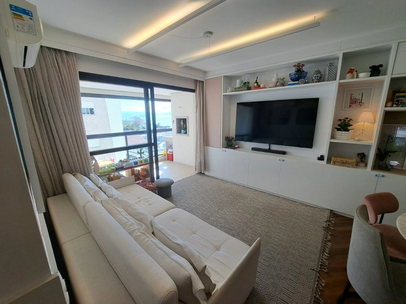 Apartamento no Balneário com 3 dormitórios, sendo 1 suíte e 1 vaga: 2ª foto da galeria de imagens do imóvel