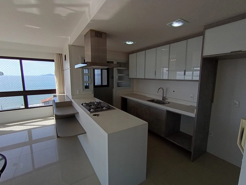 Apartamento no Balneário com 3 dormitórios, sendo 1 suíte e 2 vagas: 1ª foto da galeria de imagens do imóvel
